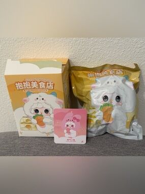 Yooki V10 Hug Gourmet Restaurant Blind Box, Confirmed Peach-Aired Rabbit